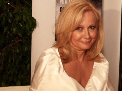 Η Αγγελική Nικολούλη αποκαλύπτει την οικ...