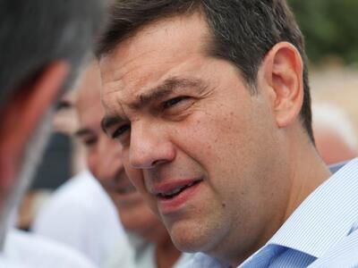 Αλ. Τσίπρας: Καλές πωλήσεις στο βιβλίο τ...