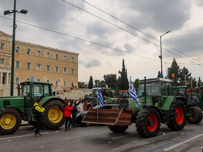Απόβαση αγροτών με τρακτέρ στην Αθήνα: Τ...