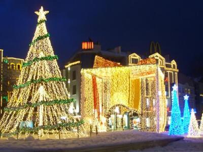 Χριστουγεννιάτικο δέντρο στη Βάρνα (φωτό...