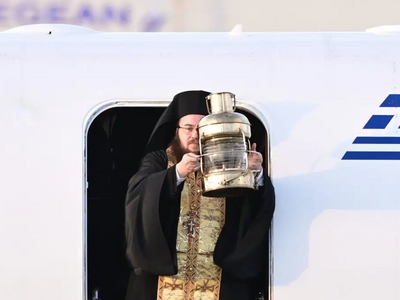 Άγιο Φως: Με ειδικές πτήσεις θα μεταφερθ...