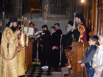 Πλήθος πιστών στον Ομπλό για την εορτή τ...