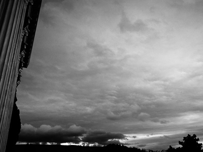 Νεφώσεις και λίγες βροχές σήμερα- Στα ίδ...