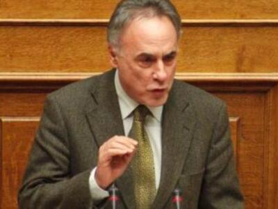 Ν. Τσούκαλης: Κακοδιαχείριση στα κονδύλι...