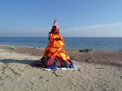 Λέσβος: Ένα δέντρο φτιαγμένο από σωσίβια προσφύγων