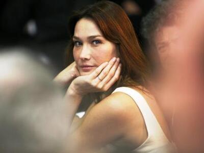 «Ντου» στο εξοχικό της Κάρλα Μπρούνι