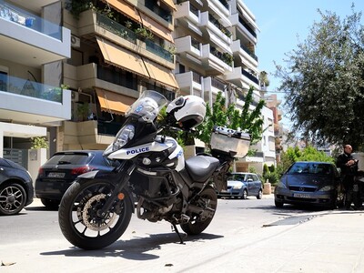 Οικογενειακή τραγωδία στη Νέα Σμύρνη: Πα...