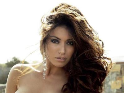 ΒΙΝΤΕΟ: Η Όλγα Φαρμάκη σε ρόλο dj στο πα...