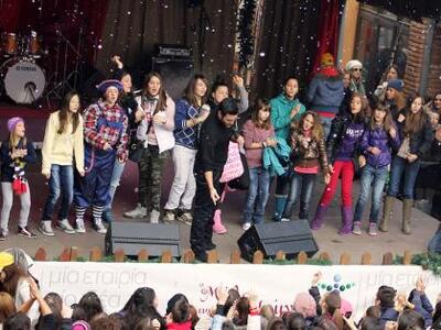 Ο Κώστας Mαρτάκης ανέβηκε στη σκηνή του ...