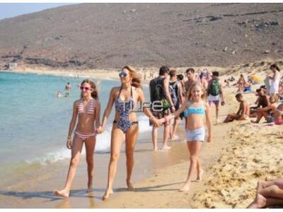 Στη Μύκονο η Αννίτα Ναθαναήλ παρέα με τι...