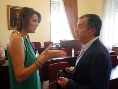 "Στερεύει" το Ποτάμι-Θεοδωράκη...