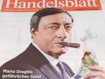 Ο Ντράγκι ανάβει πούρο με χαρτονόμισμα τ...