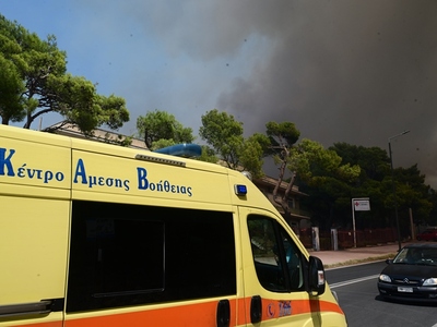 Φωτιά στην Αττική: Κάηκαν δύο πυροσβεστι...