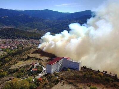 Σε ύφεση η φωτιά που απειλησε το Καρπενή...