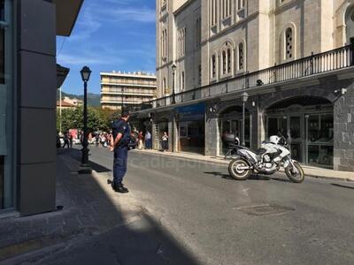 Ληστεία με καλάσνικοφ το πρωί σε κοσμημα...