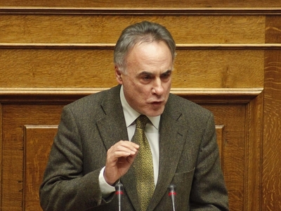 "Βιομηχανία" πλαστών πτυχίων τ...