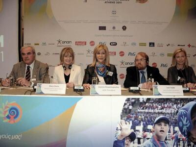 «Υπέροχος ο ελληνικός λαός και υπό αντίξ...