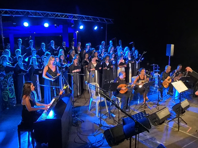 Η Μικτή Χορωδία της Πολυφωνικής εμφανίστ...