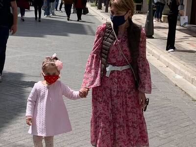 Βόλτα στην ηλιόλουστη Πάτρα για τη Χριστ...