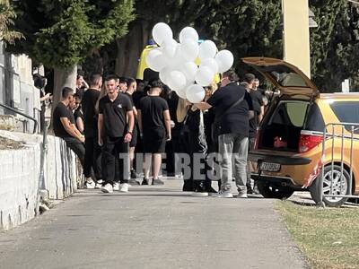 Πάτρα: Θρήνος στην κηδεία του 18χρονου Ν...