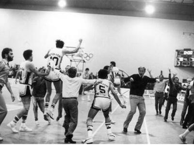 Τα πανηγύρια του Απόλλωνα από το τρίποντ...