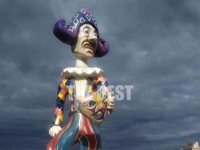 Πάτρα: Η εντυπωσιακή καρναβαλική φιγούρα...