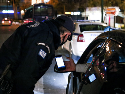 Γενικό lockdown και στο βάθος ... άνοιγμα