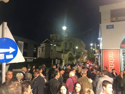 Αγιασμός στο εκλογικό κέντρο του Δημήτρη...