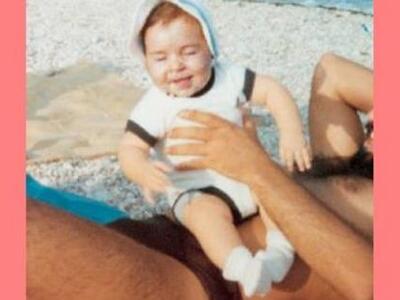 Το χαριτωμένο μωράκι της φωτογραφίας είν...