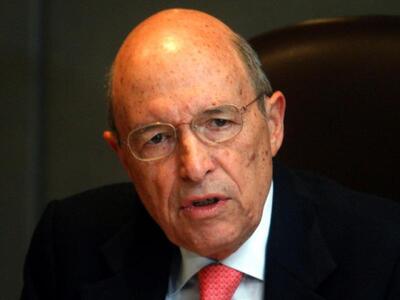 Νεαροί  την ...έπεσαν στον Σημίτη σε συν...