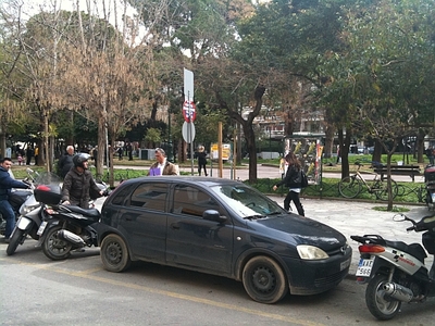 Διακίνηση ναρκωτικών μέρα μεσημέρι στο κ...