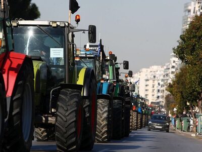Αγρότες: «Ζεσταίνουν» τις μηχανές των τρ...
