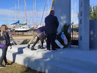 ΠΑΤΡΑ: Κατέθεσαν στεφάνια στο Μνημείο Ηρώων - Το απόγευμα οι πορείες