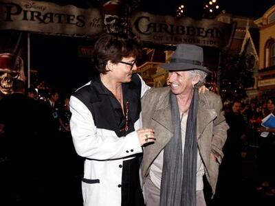 Ο Τζόνι Ντεπ, αριστερά και ο Κιθ Ρίτσαρν...