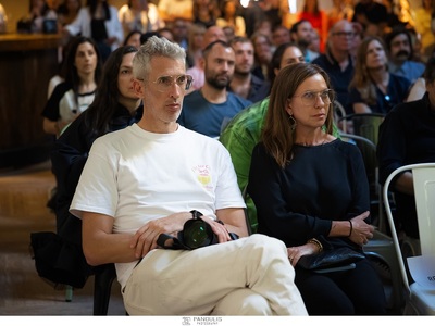 O μουσικός παραγωγός Stretch Armstrong κ...