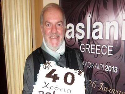 Ελάχιστοι φίλοι του  στο μνημόσυνο του Μ...