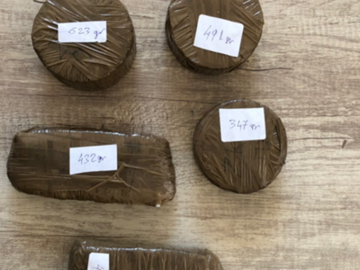 Τον τσάκωσαν στην Πάτρα να κουβαλάει σάκ...