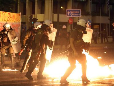 Χάος στην Αθήνα με τους κουκουλοφόρους- ...