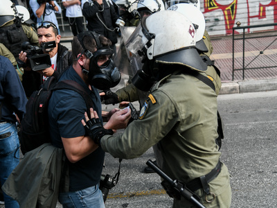 Νέα ένταση στην ΑΣΟΕΕ - Μια γυναίκα στο ...