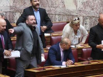 Προκλητικοί οι βουλευτές της Χρυσής Αυγή...