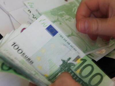 Στα 8,392 δισ. ευρώ τα ληξιπρόθεσμα προς...