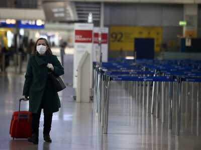 Ο κορωνοϊός ακύρωσε χιλιάδες πτήσεις σε ...