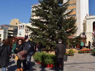 Εορταστικό: Ποιες Κυριακές θα είναι ανοι...