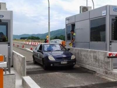 Βγήκαν όπλα και μαχαίρια στα διόδια της ...