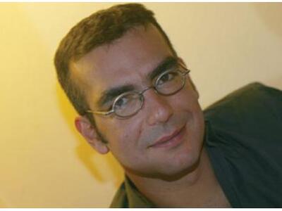 Ετοιμάζει συνέντευξη εφ’όλης της ύλης στ...