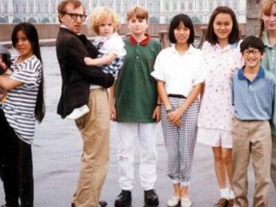 Ο υιοθετημένος γιος Farrow-Allen τον υπε...