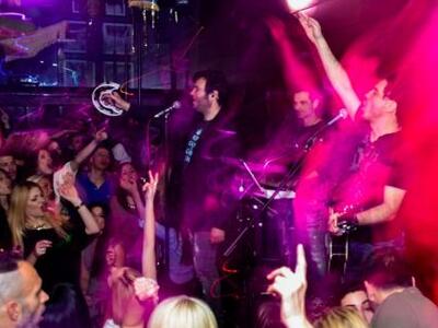 Πάτρα:Ξεσήκωσαν το Disco Room  Καλλίρης ...