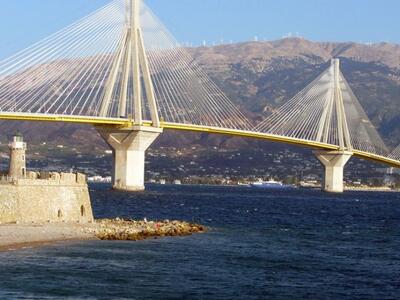 Πάτρα:Νεαρή γυναίκα απείλησε να πέσει απ...