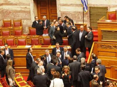 Όλα τα ευτράπελα της Βουλής σε ένα βίντε...