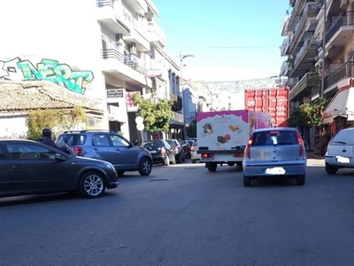 Πάτρα: "Πνιγμένη" στα αυτοκίνη...